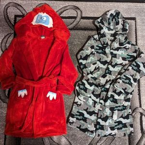Kids robes Size 5 pl sleep and size 5/6 Calvin Klein